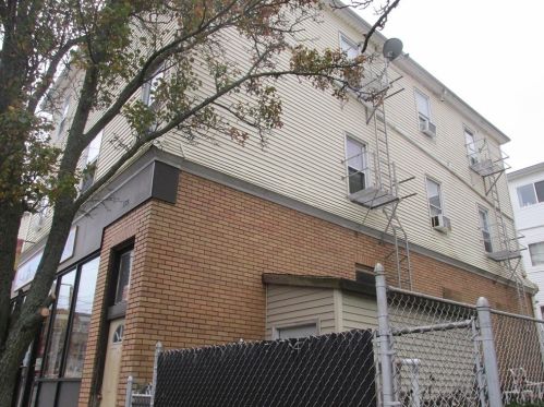 341 Columbia St, Fall River MA 02721-1319 exterior