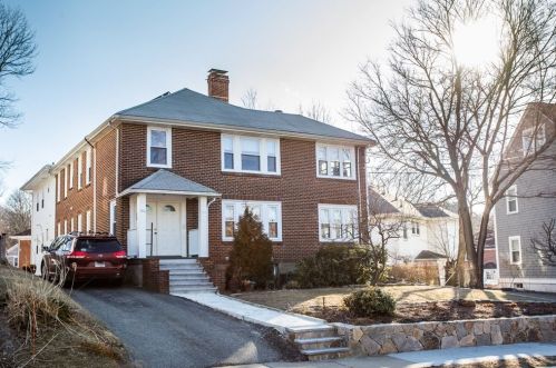 184 Cabot St, Newton, MA 02458-2536