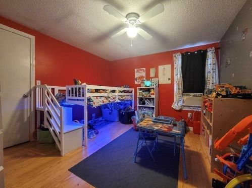 2 Barrett St, Fall River MA 02724-3302 exterior