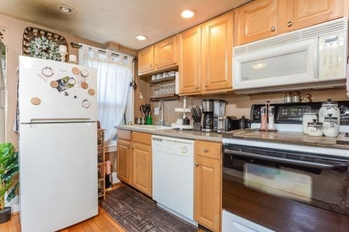 204 Sandwich St, Plymouth MA 02360-2460 exterior