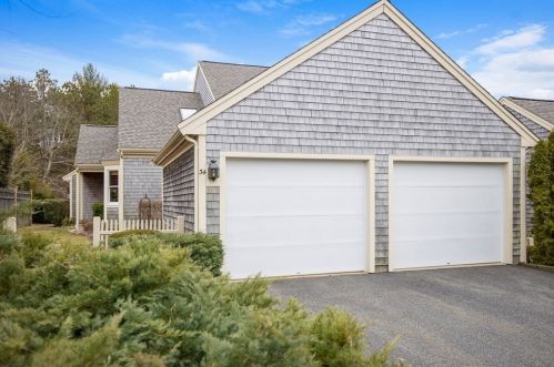 34 Holbeck Cor, Plymouth, MA 02360-8241