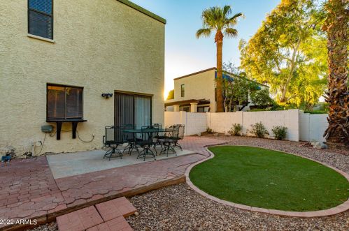 8453 48th St, Phoenix, AZ 85044-5704