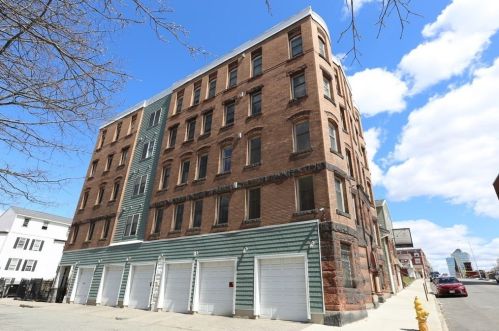 257 Pleasant St, Worcester MA 01609-4008 exterior