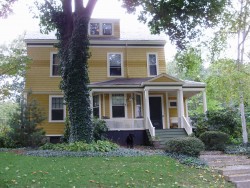 109 Prince St, Newton, MA 02465-2632
