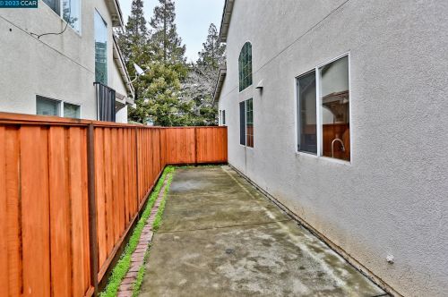 357 Napoleon Dr, San Leandro CA 94577-1580 exterior