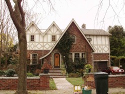 134 Langdon St, Newton, MA 02458-1983