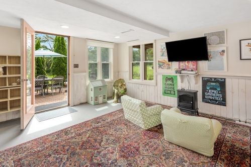 6 Chestnut Rd, Hingham MA 02043-1415 exterior