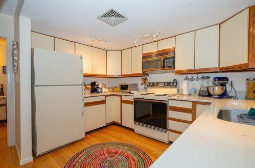 4 Herbert Dr, Sutton, MA 01590-3878