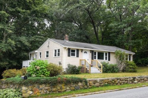 208 Donohue Rd, Dracut MA  01826-4503 exterior