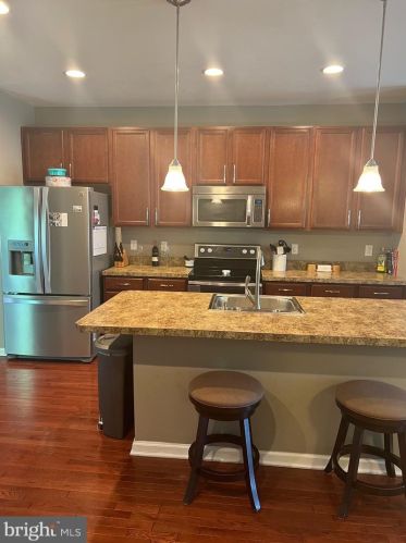 403 Dogwood Dr, West Deptford NJ  08096-5560 exterior