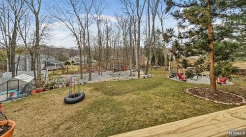 25 Catherine Ct, Skyline Lakes NJ  07456-1838 exterior