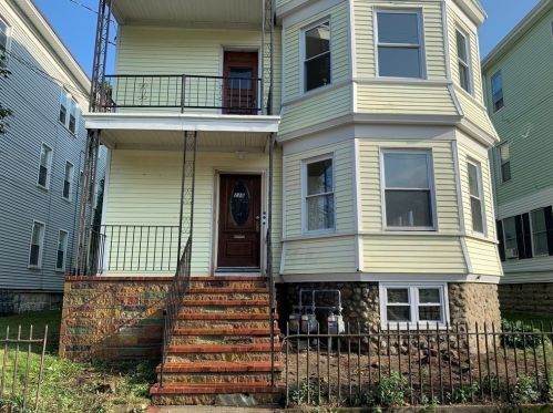 228 Phillips Ave, New Bedford MA 02746-1858 exterior