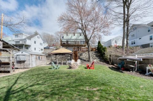 31 Indian Lk Pkwy, Worcester MA 01605-1215 exterior