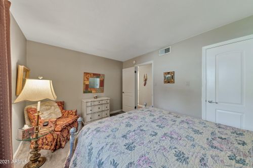 2542 42nd St, Phoenix AZ 85032-4729 exterior