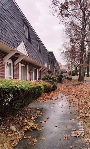 132 Thissell Ave, Dracut, MA 01826-5198