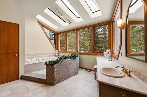 44 Sears Rd, Southborough MA 01772-1101 exterior