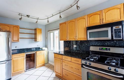 1936 Maple Ave, Forest View, IL 60402-1550