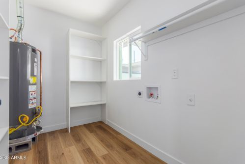 2544 Clarendon Ave, Phoenix AZ 85033-4124 exterior