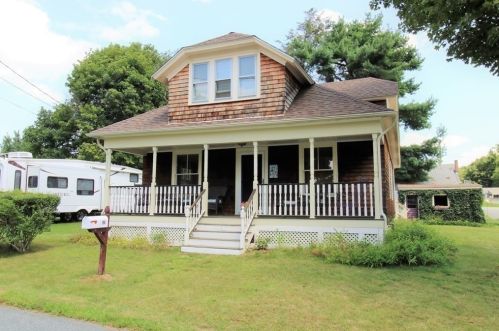 94 Roosevelt Ave, Fall River, MA 02726-5126