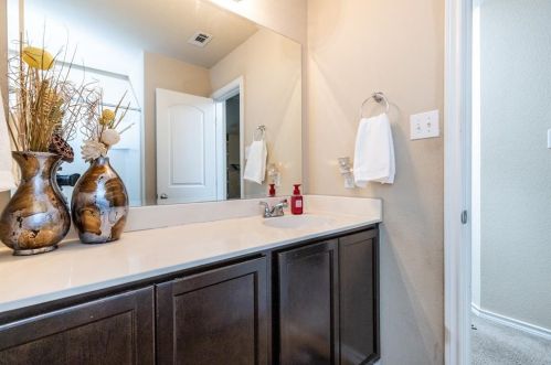 5432 Grenada Dr, Fort Worth TX 76119-8502 exterior