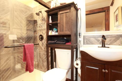 2079 Crk Rd, Sandy UT 84093-6449 exterior