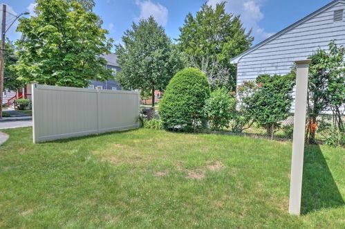 37 Walnut Pl, Newton MA 02460-1819 exterior
