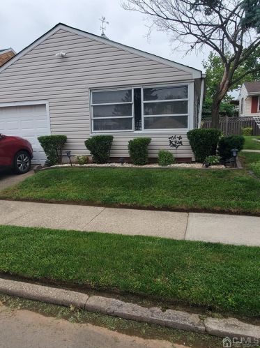 135 Cherry St, Carteret, NJ 07008-2244