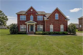 1013 Notting Hill Dr, Gallatin, TN 37066-8457