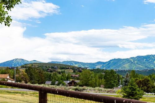 125 Countryside Cir, Park City UT 84098-6163 exterior