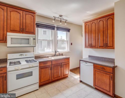 330 River Dr, West Deptford NJ  08093-1022 exterior