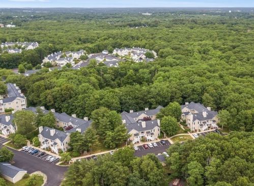 165 Tyson Commons Ln, Braintree MA 02184-8260 exterior