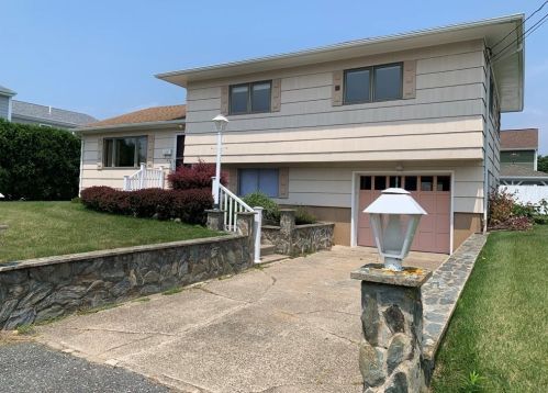 23 Bream St, New Bedford, MA 02744-1309