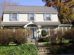 17 Mayflower Ter, Newton, MA 02461-1305