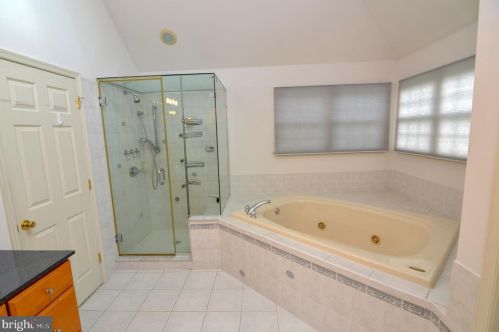 8 Landview Ln, Columbus NJ 08022-2260 exterior