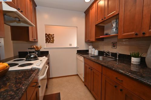 14297 Tiburon Rd, San Leandro CA 94577-6536 exterior