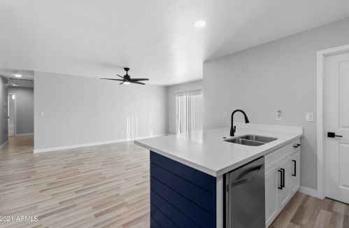 3015 Corrine Dr, Phoenix AZ 85029-1965 exterior