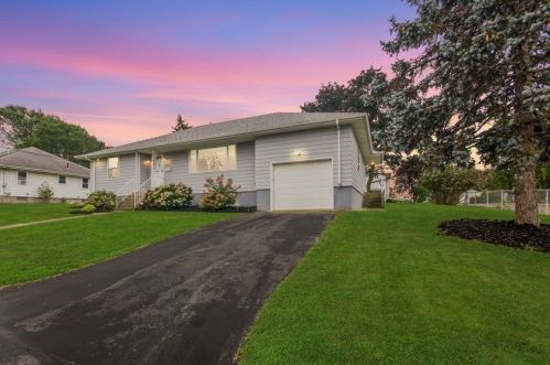 317 Dwelly St, Fall River, MA 02724-1901