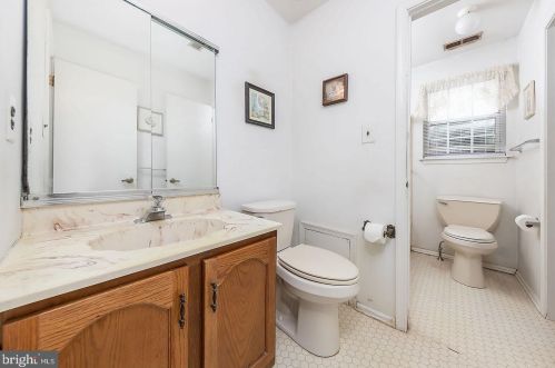 29 Knollwood Dr, West Deptford NJ 08096-6701 exterior