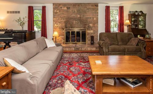 645 Kings Hwy, West Deptford NJ 08096-3129 exterior