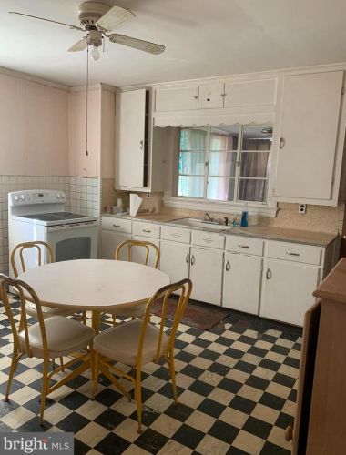 3 Fran Ave, Trenton NJ 08628-1508 exterior