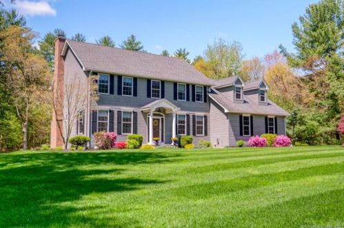 77 Bobolink Ln, Somers, CT 06071-1640