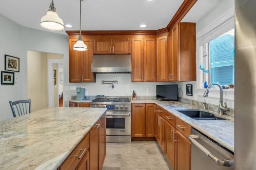 12 Baker Ave, Beverly MA 01915-3504 exterior