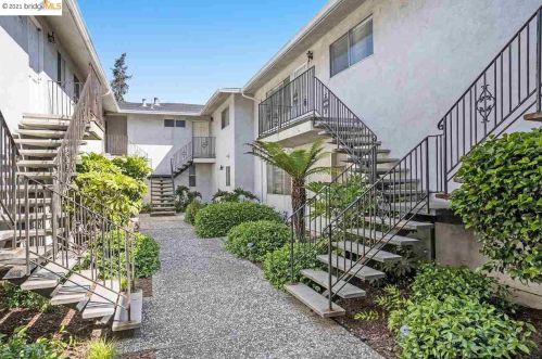 300 Warren Ave, San Leandro CA 94577-5063 exterior