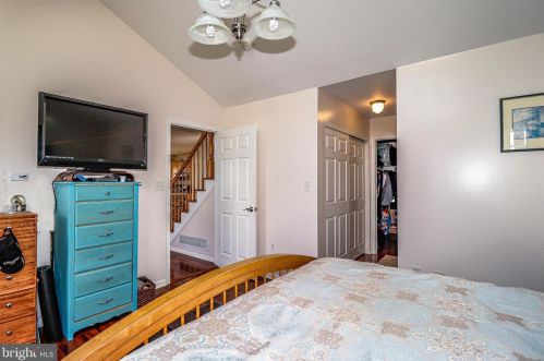 9 Canal Vw Dr, Trenton NJ 08648-1319 exterior