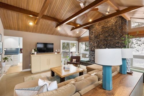 21 Cross Hl Rd, Newton MA 02459-3119 exterior