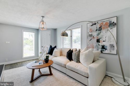 301 Lincoln Ave, West Deptford NJ  08066-1132 exterior