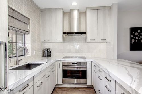 6120 28th St, Phoenix AZ  85016-2164 exterior