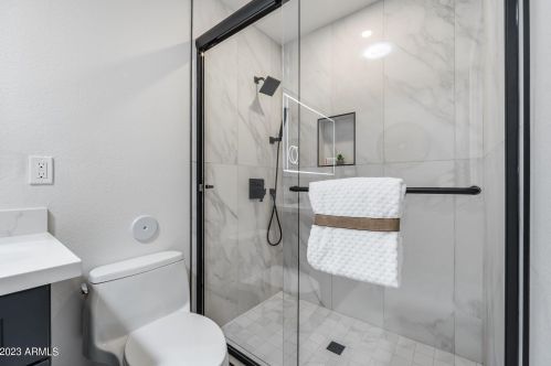 11617 37th Pl, Phoenix AZ  85028-2130 exterior