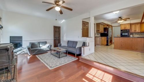 4 Pheasant Ln, Milford NJ  08848-1554 exterior