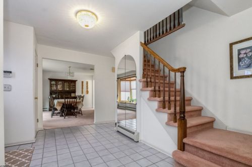 16 Angela Ct, East Hanover, NJ 07936-1335